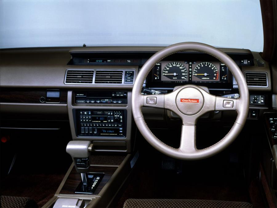 Торпедо Nissan Cedric Hardtop (Y31) 1987 года  (фото 9 из 20)